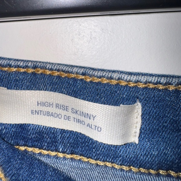 Universal Thread Blue Skinny Jeans with Two-Tone Design - Picture 3 of 6